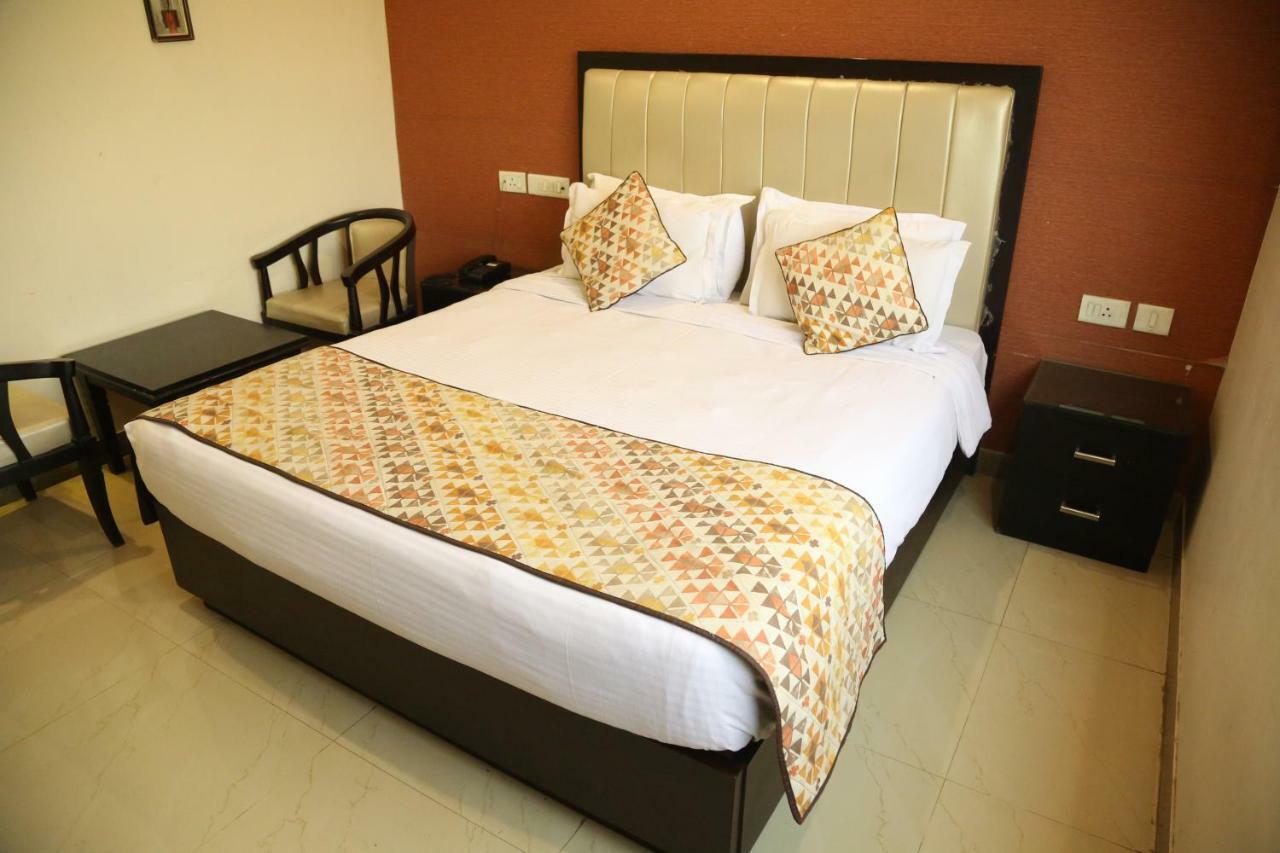 Hotel Deviram Palace Agra  Eksteriør bilde